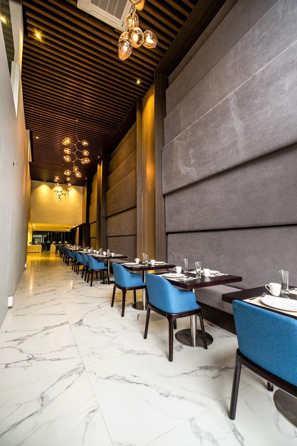 Ramada Encore By Wyndham Makati Hotel 4*